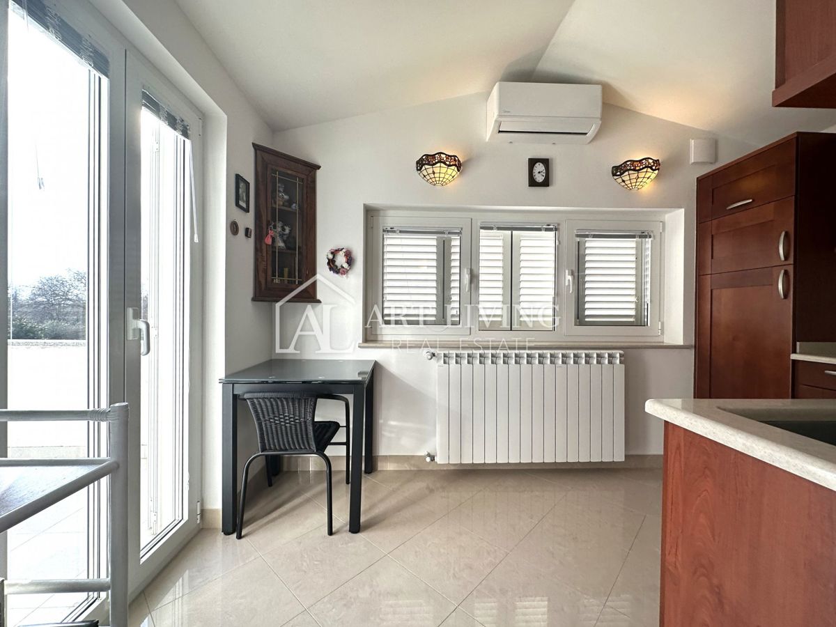 Umago, dintorni - grazioso appartamento con due camere da letto in una posizione tranquilla e bellissima