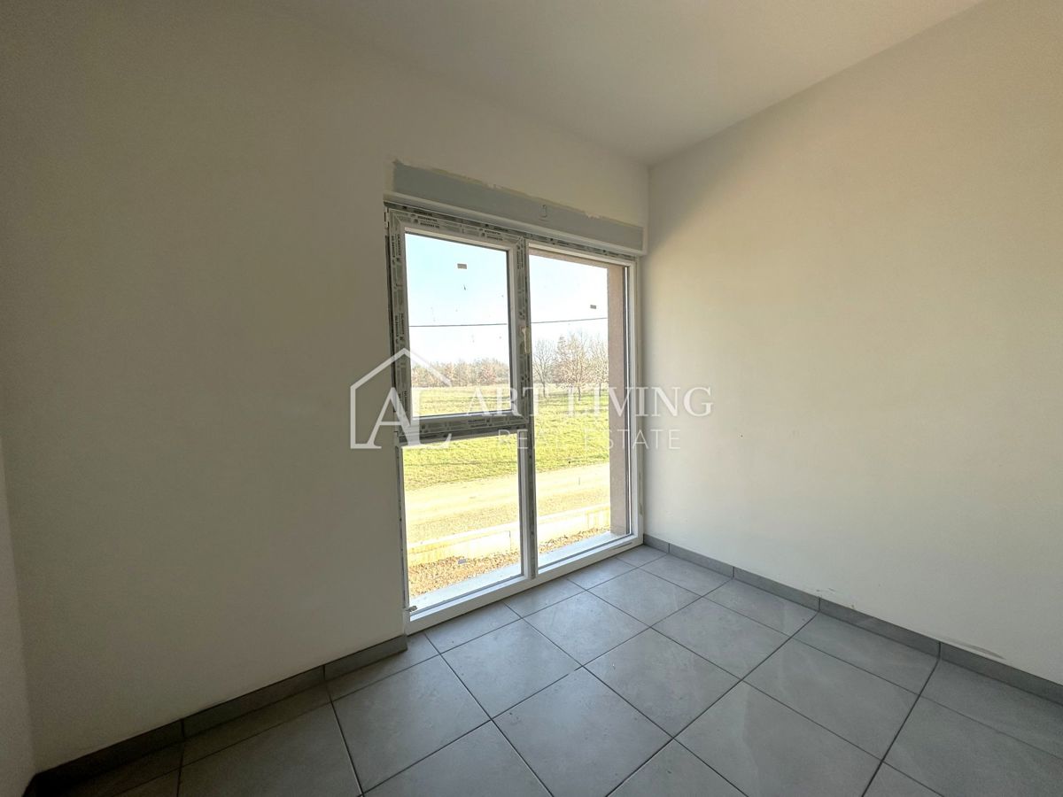 Parenzo, dintorni - appartamento con tre camere da letto e terrazza sul tetto, 90 m2 - OCCASIONE