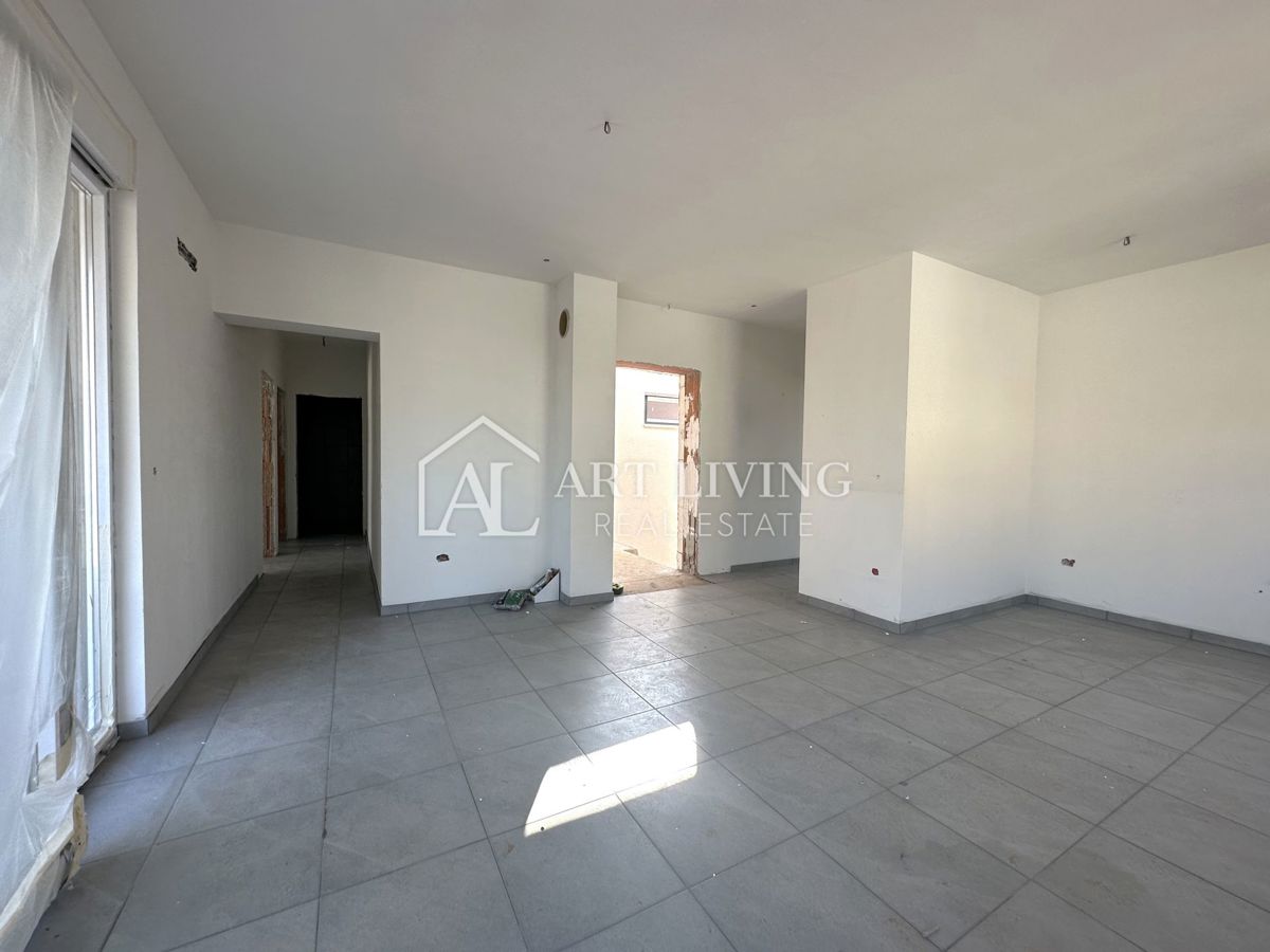 Parenzo, dintorni - appartamento con tre camere da letto e terrazza sul tetto, 90 m2 - OCCASIONE