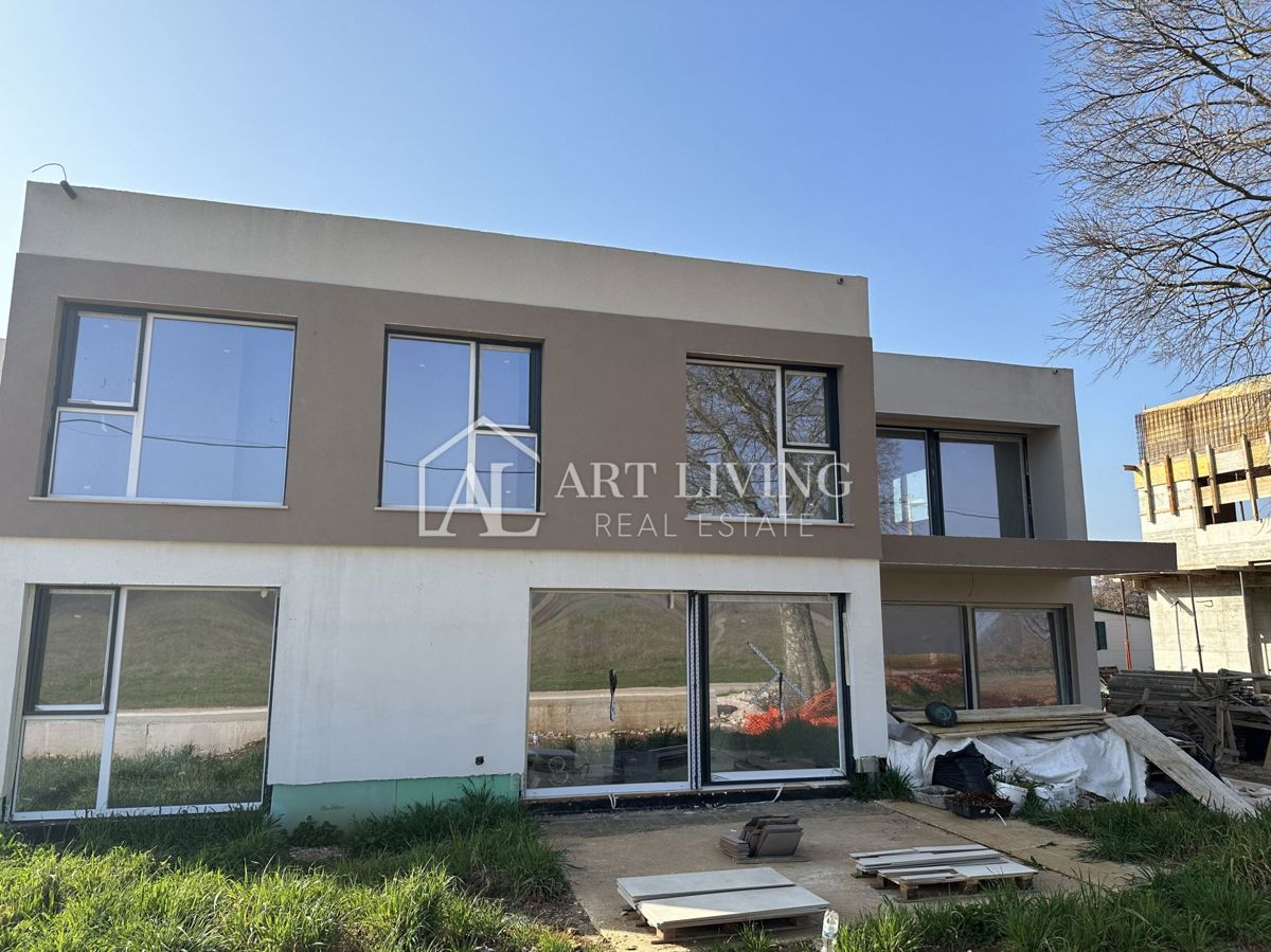 Parenzo, dintorni - appartamento con tre camere da letto e terrazza sul tetto, 90 m2 - OCCASIONE