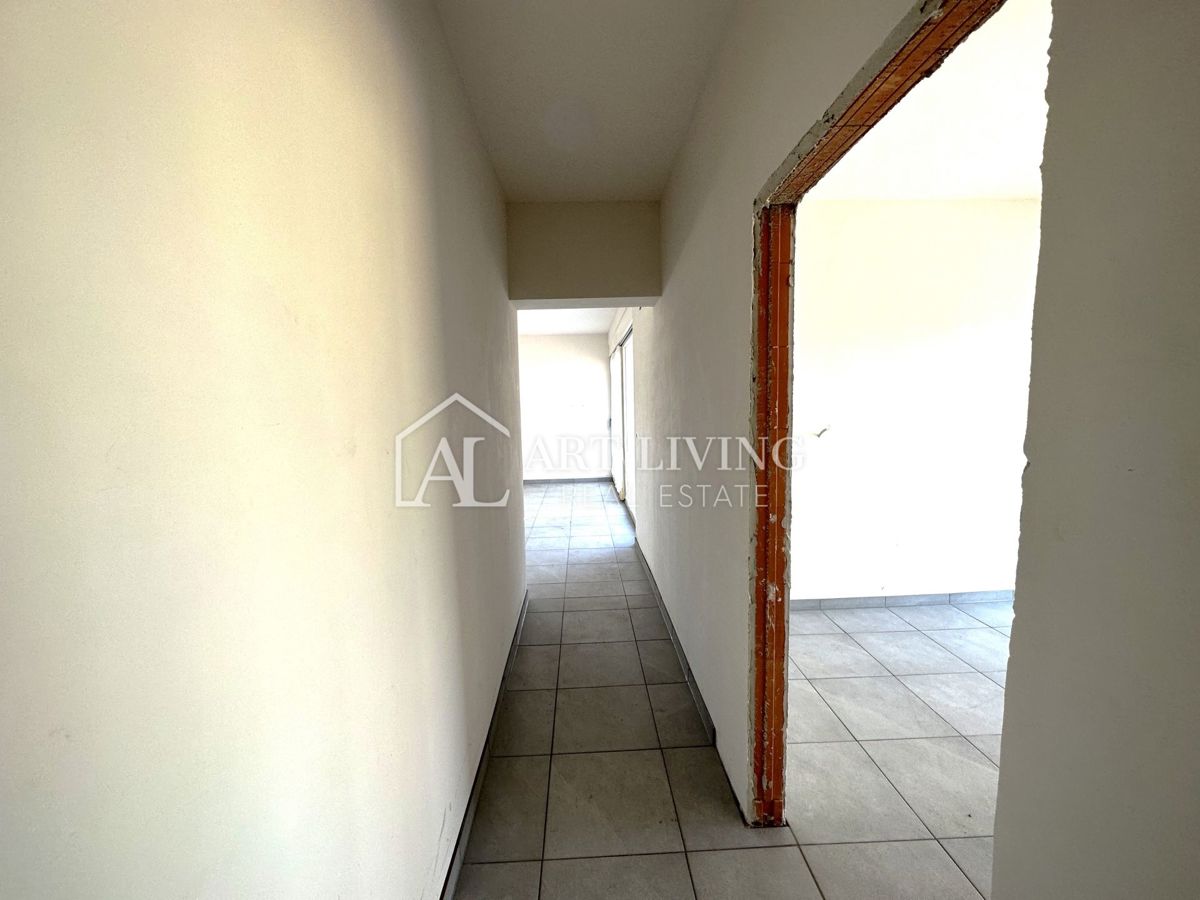 Parenzo, dintorni - appartamento con tre camere da letto e terrazza sul tetto, 90 m2 - OCCASIONE