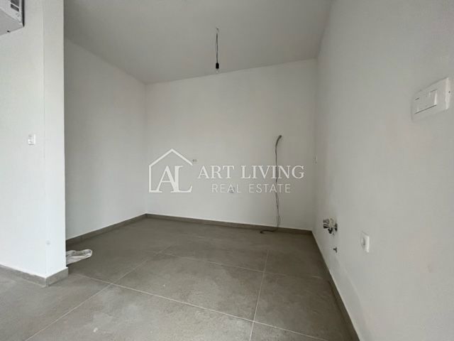 Parenzo - dintorni, grazioso appartamento al 1° piano con terrazza sul tetto di 90 m2 con vista sul mare