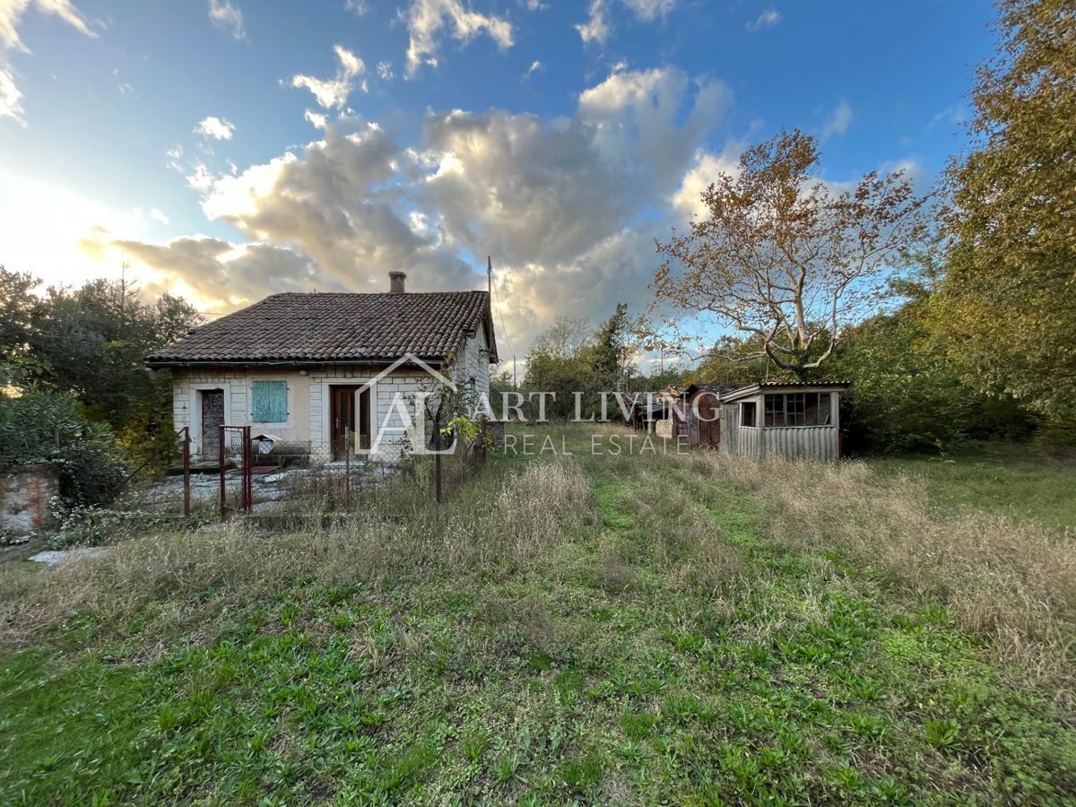 Umago, dintorni - OCCASIONE!! casa in pietra da adattare su un fantastico appezzamento di terreno