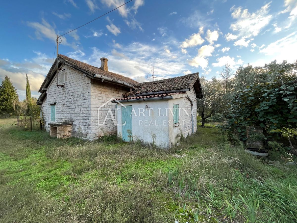 Umago, dintorni - OCCASIONE!! casa in pietra da adattare su un fantastico appezzamento di terreno