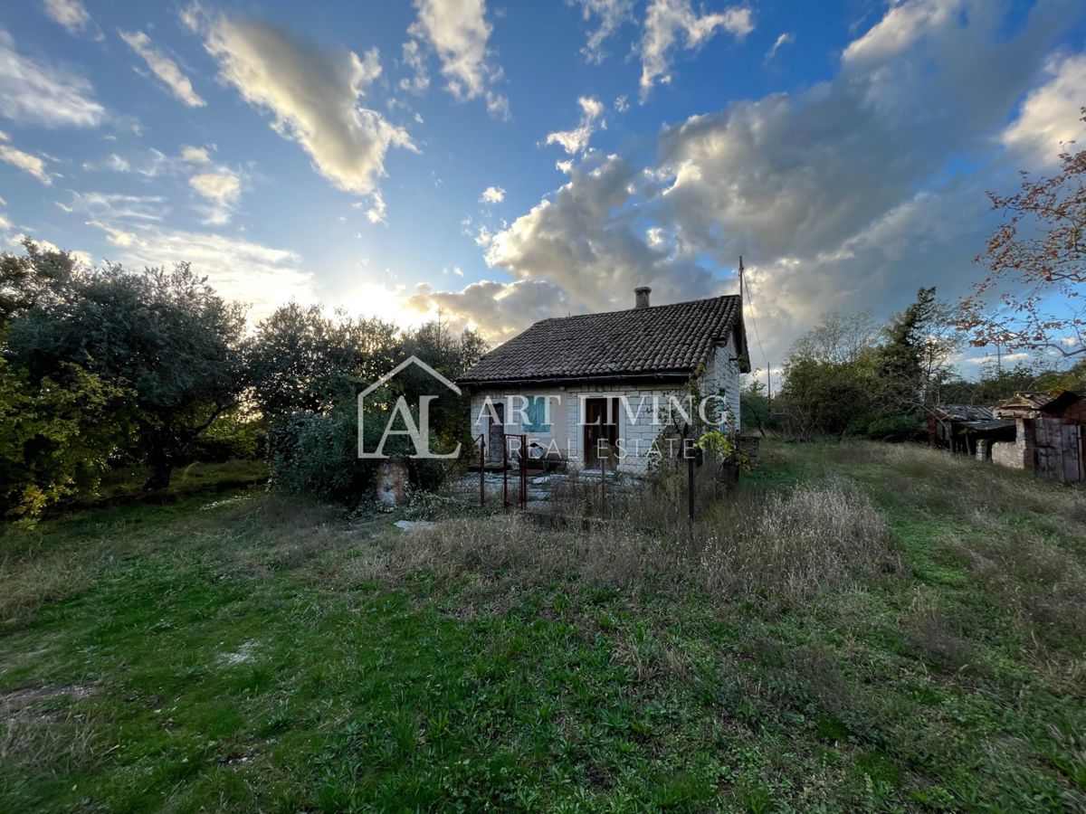 Umago, dintorni - OCCASIONE!! casa in pietra da adattare su un fantastico appezzamento di terreno