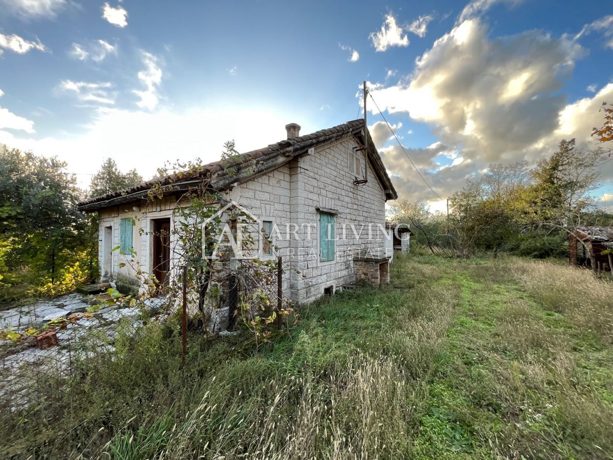 Umago, dintorni - OCCASIONE!! casa in pietra da adattare su un fantastico appezzamento di terreno