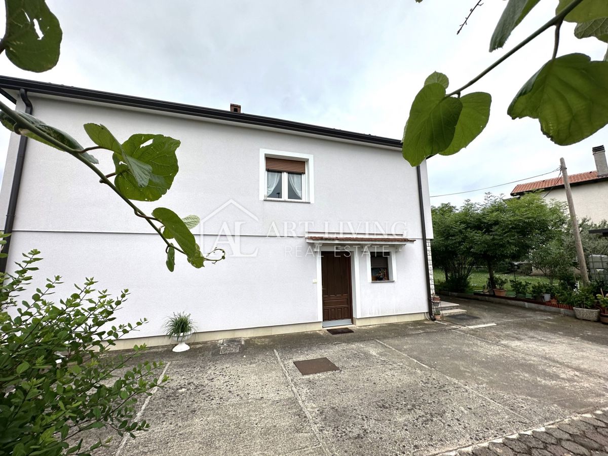 Istria, Umago, dintorni - una spaziosa casa indipendente con un ampio giardino pittoresco