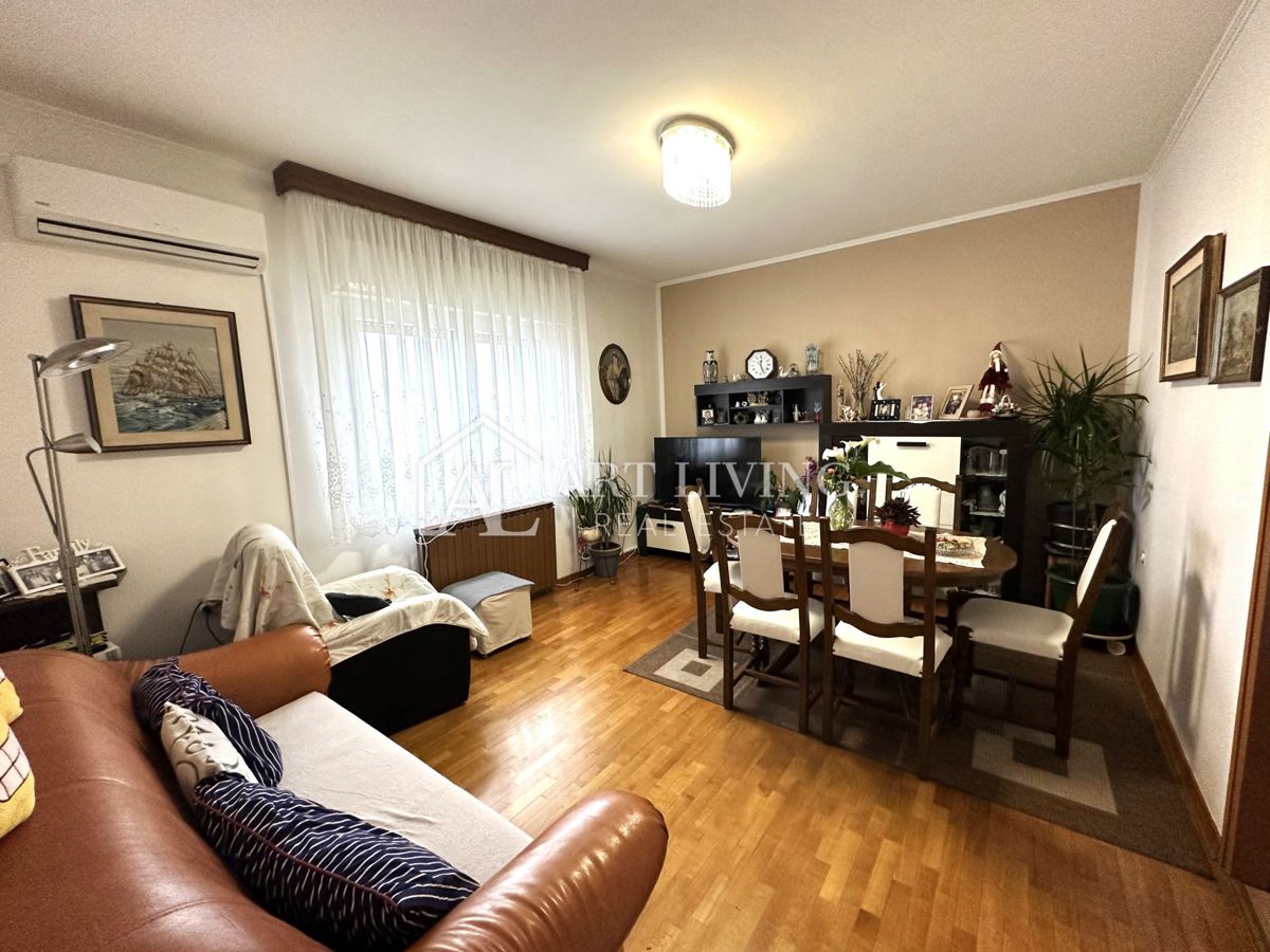 Istria, Umago, dintorni - una spaziosa casa indipendente con un ampio giardino pittoresco