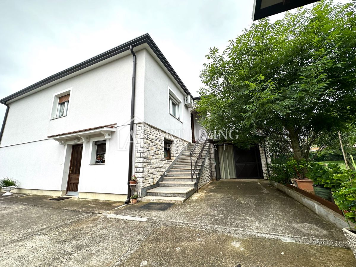 Istria, Umago, dintorni - una spaziosa casa indipendente con un ampio giardino pittoresco