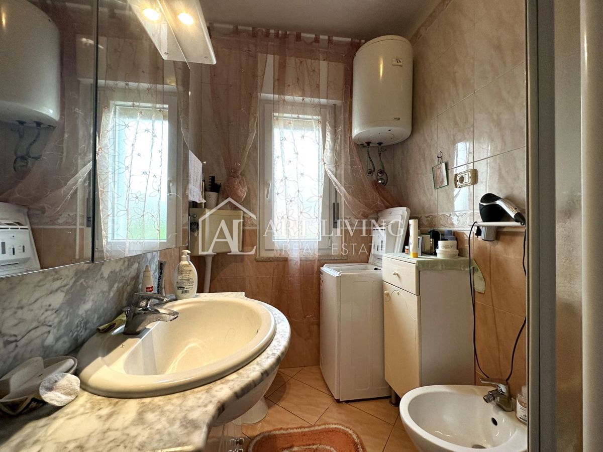 Istria, Umago, dintorni - una spaziosa casa indipendente con un ampio giardino pittoresco