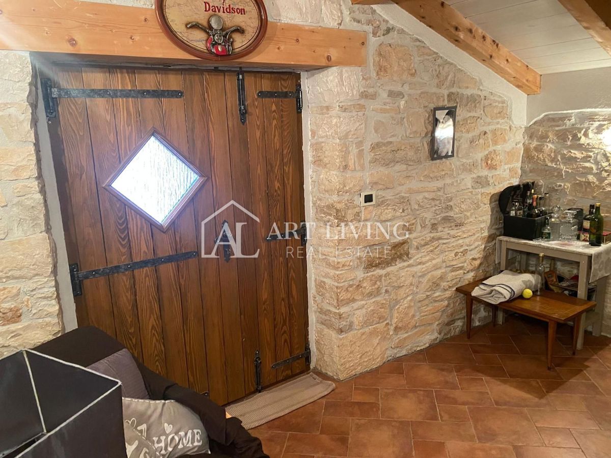 Istria, Parenzo, dintorni - graziosa casa in stile istriano a soli 1500 metri dal mare