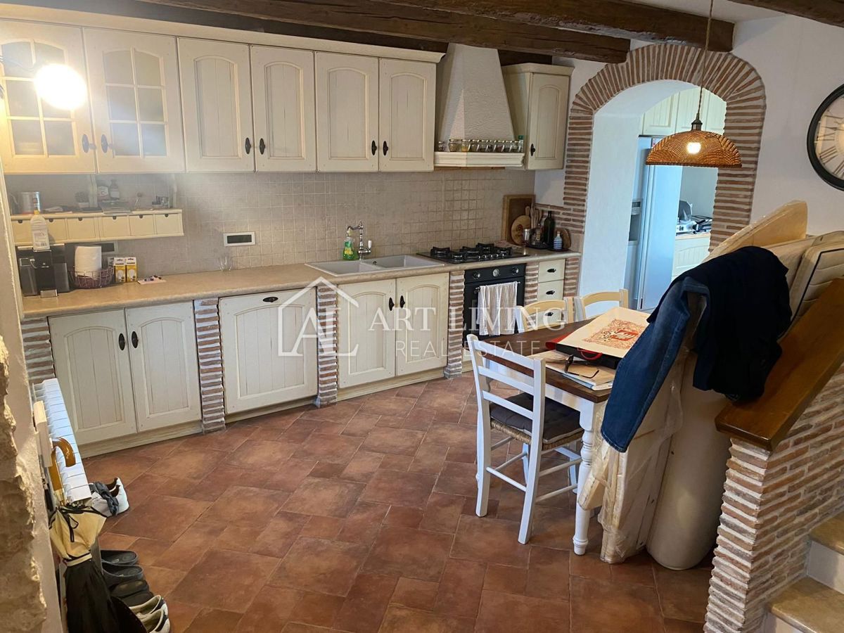 Istria, Parenzo, dintorni - graziosa casa in stile istriano a soli 1500 metri dal mare