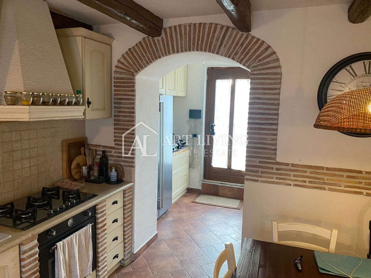 Istria, Parenzo, dintorni - graziosa casa in stile istriano a soli 1500 metri dal mare