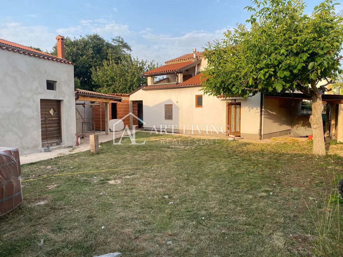 Istria, Parenzo, dintorni - graziosa casa in stile istriano a soli 1500 metri dal mare