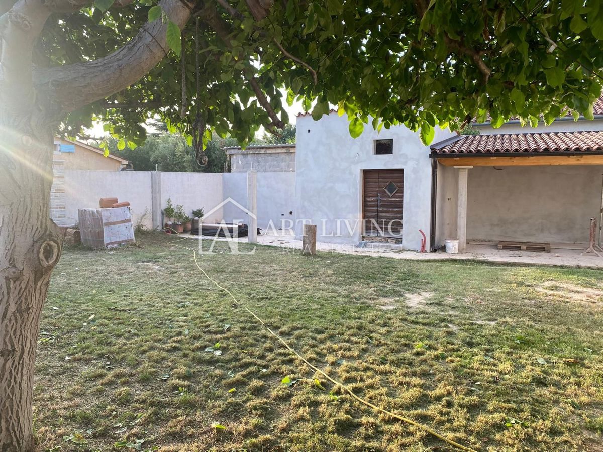 Istria, Parenzo, dintorni - graziosa casa in stile istriano a soli 1500 metri dal mare