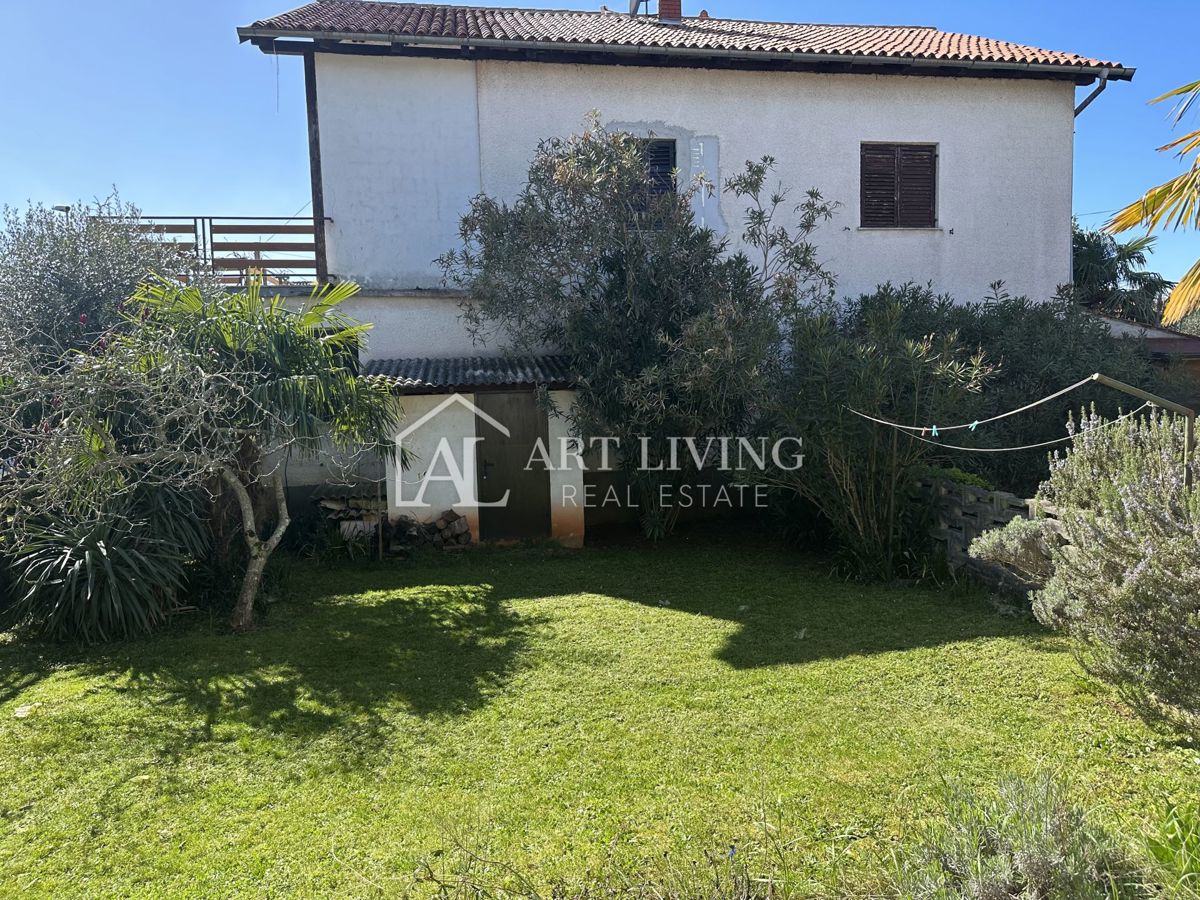 Istria, Umago, dintorni - casa bifamiliare in posizione tranquilla, a 300 m dal mare