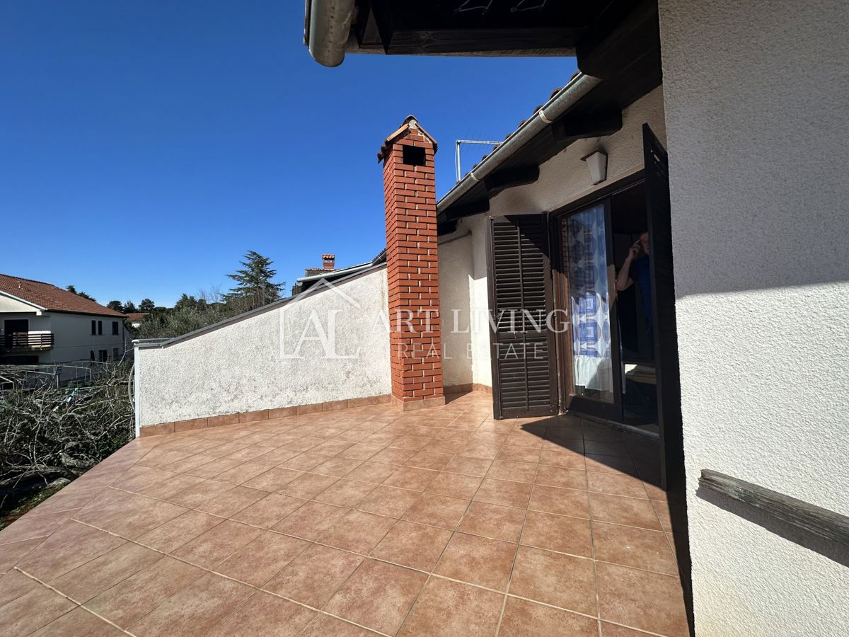 Istria, Umago, dintorni - casa bifamiliare in posizione tranquilla, a 300 m dal mare
