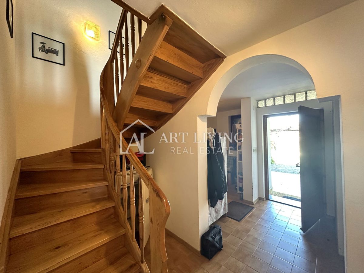 Istria, Umago, dintorni - casa bifamiliare in posizione tranquilla, a 300 m dal mare