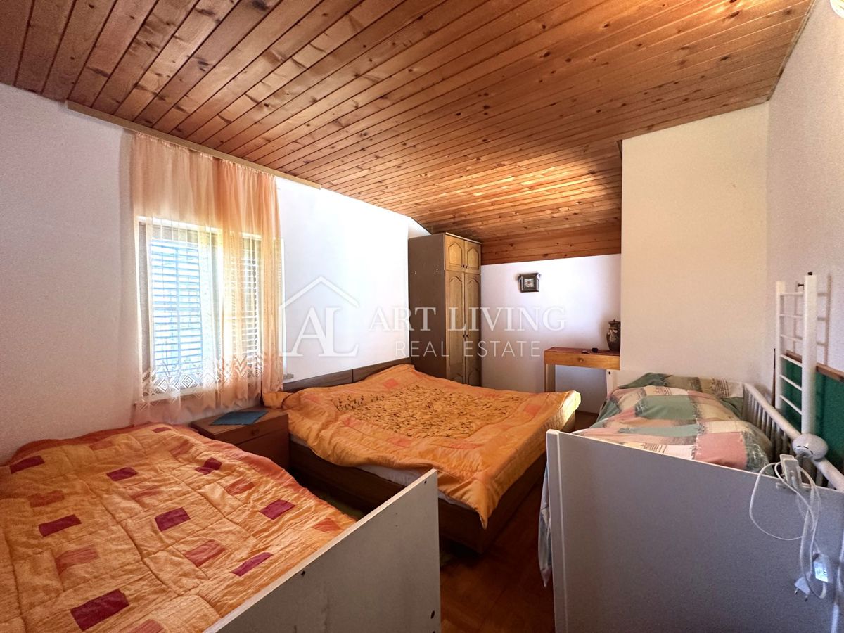 Istria, Umago, dintorni - casa bifamiliare in posizione tranquilla, a 300 m dal mare