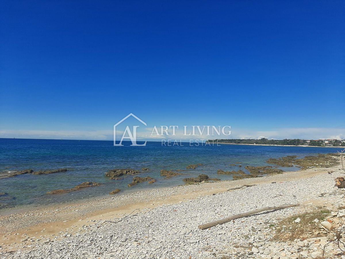 Istria, Umago, dintorni - casa bifamiliare in posizione tranquilla, a 300 m dal mare