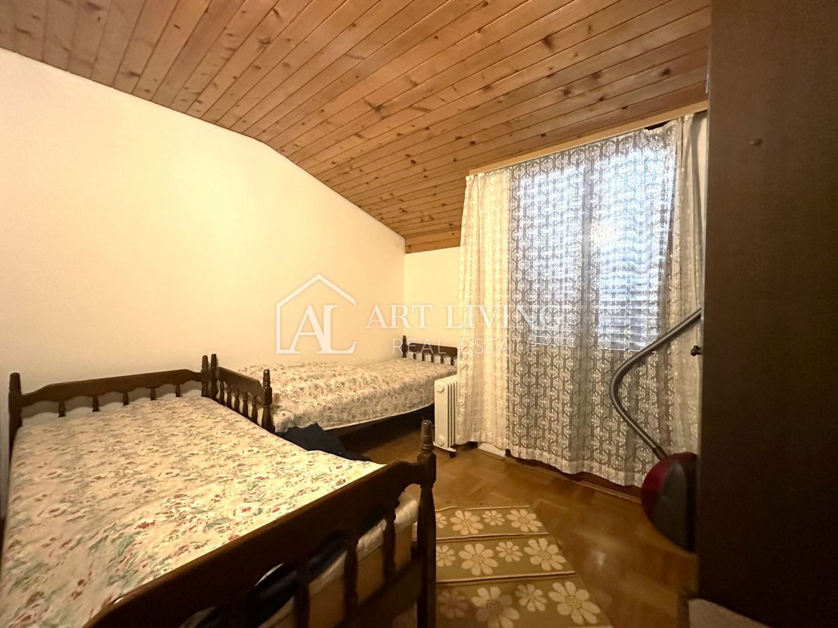 Istria, Umago, dintorni - casa bifamiliare in posizione tranquilla, a 300 m dal mare
