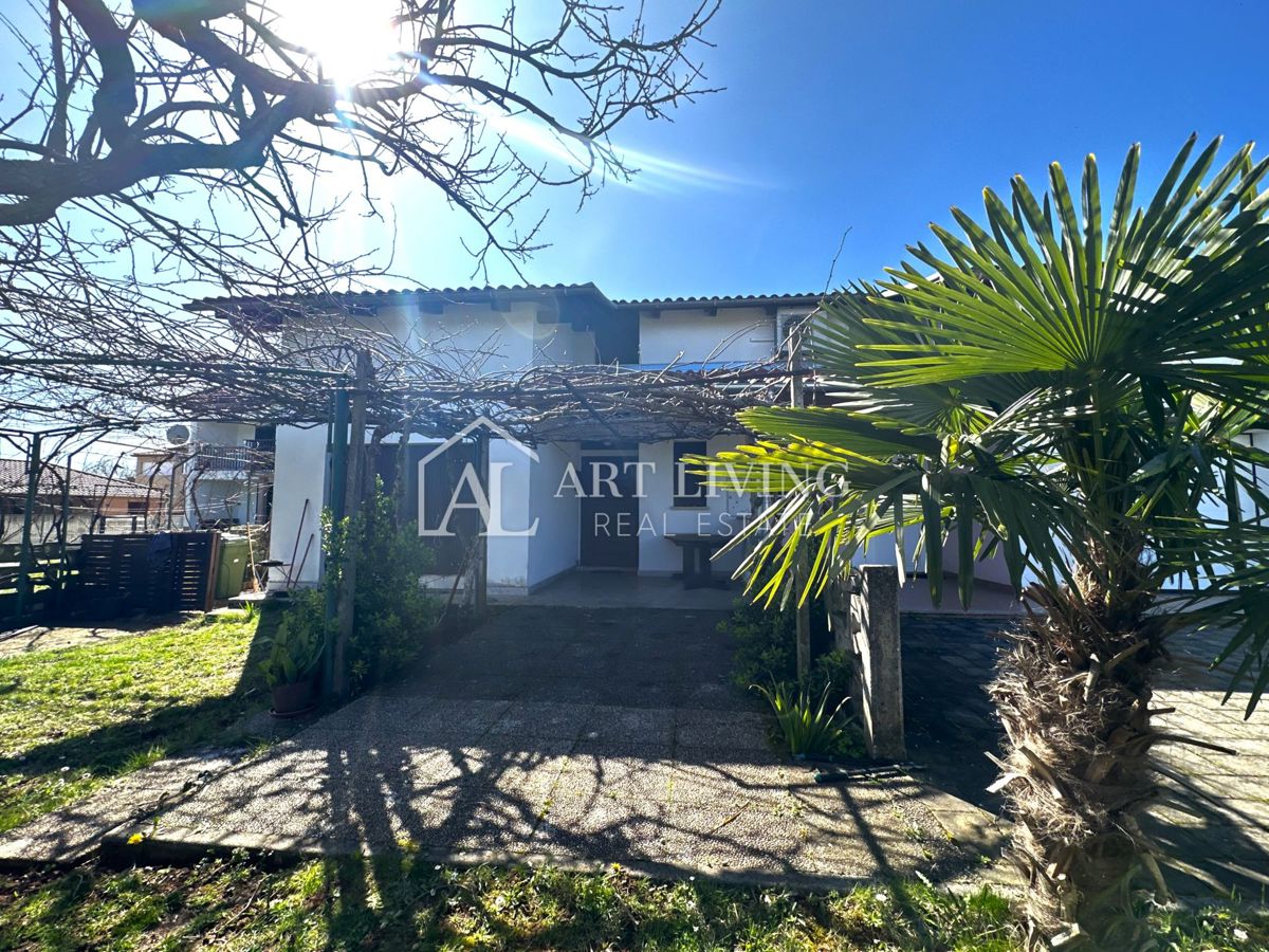Istria, Umago, dintorni - casa bifamiliare in posizione tranquilla, a 300 m dal mare