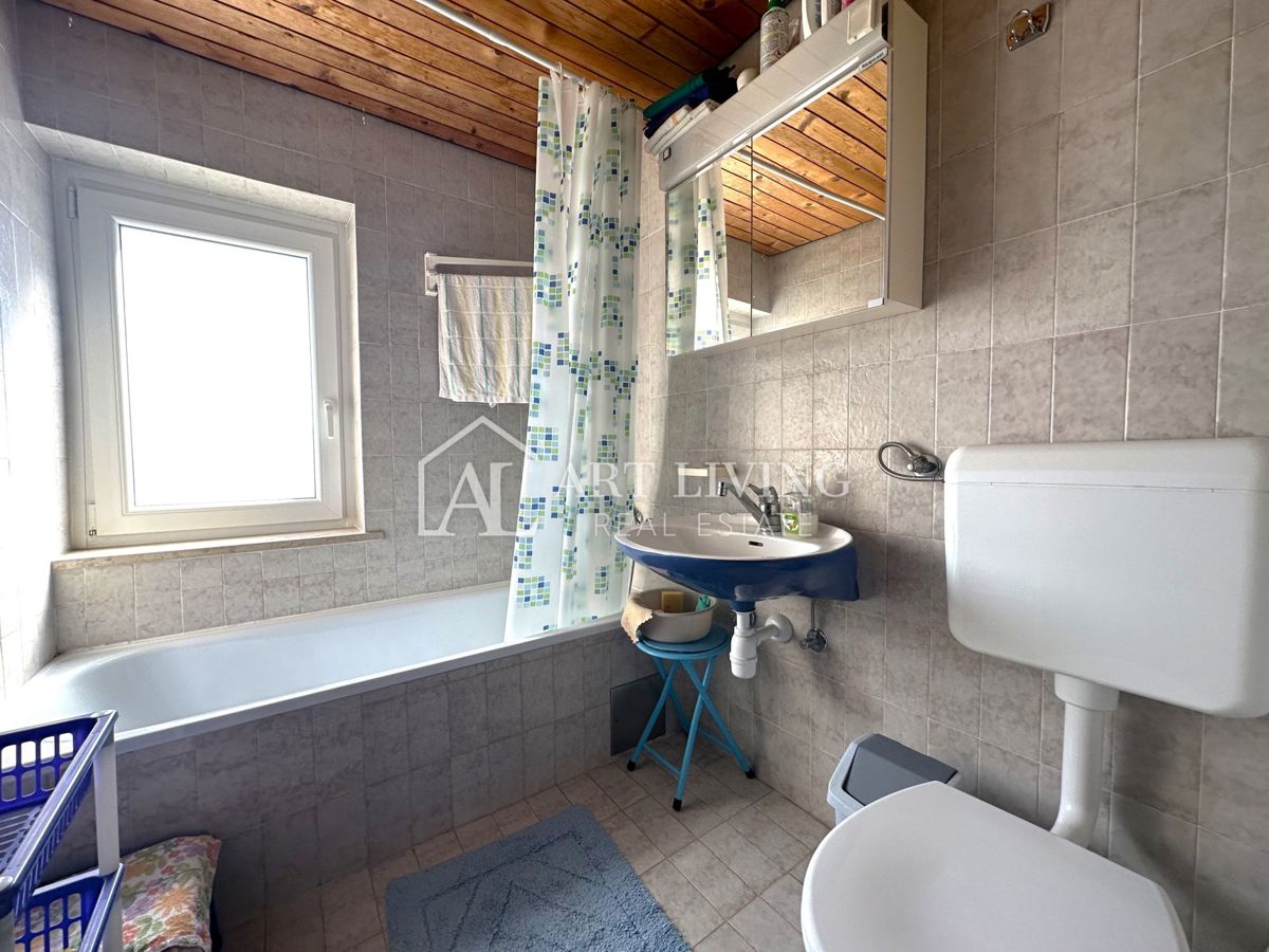 Istria, Umago, dintorni - casa bifamiliare in posizione tranquilla, a 300 m dal mare