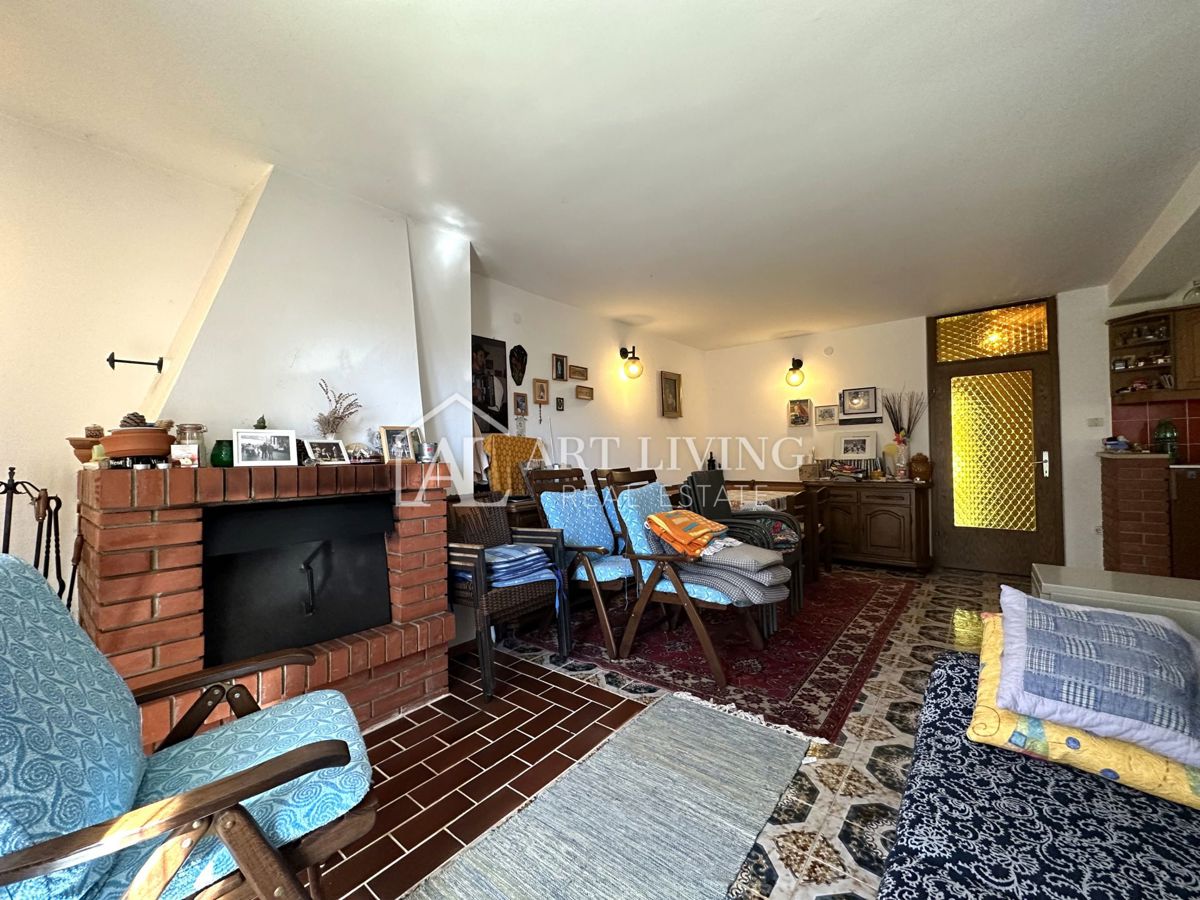 Istria, Umago, dintorni - casa bifamiliare in posizione tranquilla, a 300 m dal mare