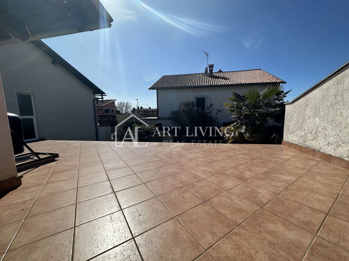 Istria, Umago, dintorni - casa bifamiliare in posizione tranquilla, a 300 m dal mare