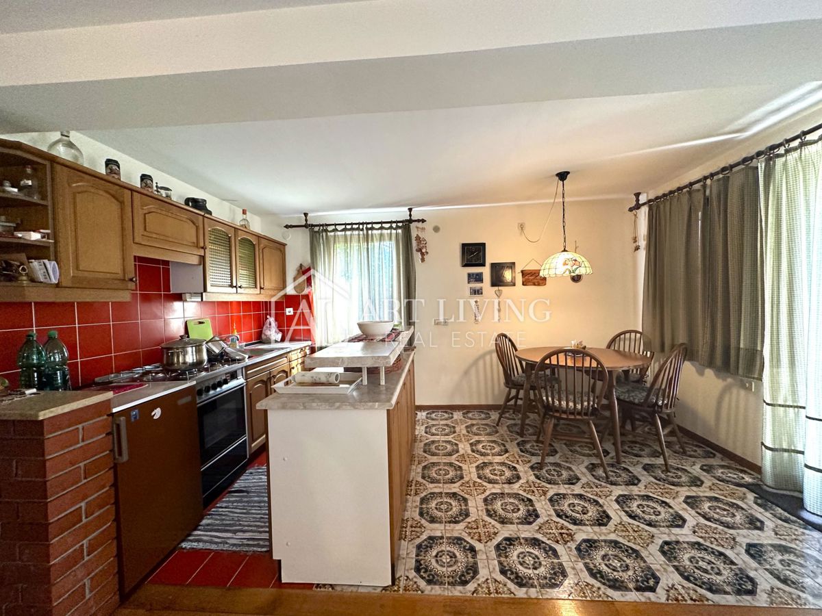 Istria, Umago, dintorni - casa bifamiliare in posizione tranquilla, a 300 m dal mare