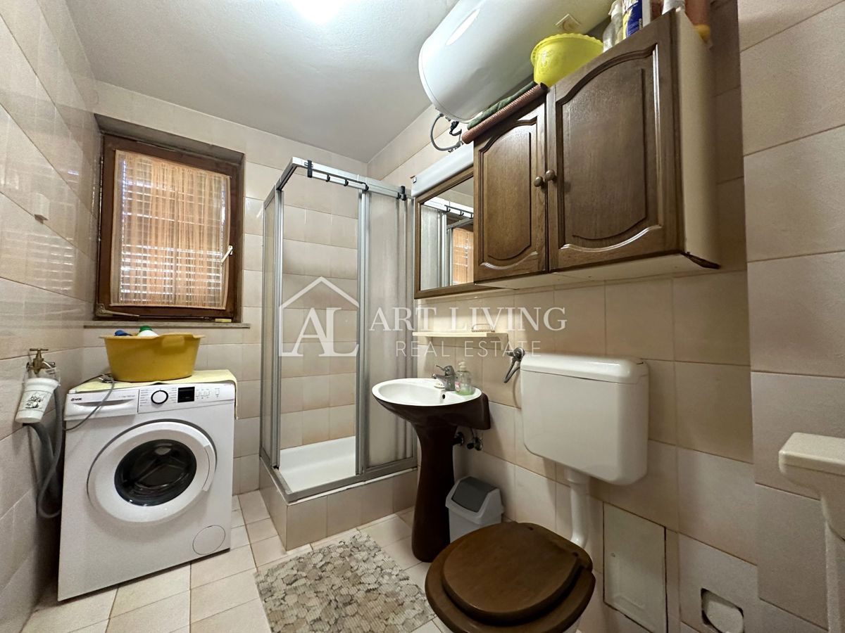 Istria, Umago, dintorni - casa bifamiliare in posizione tranquilla, a 300 m dal mare