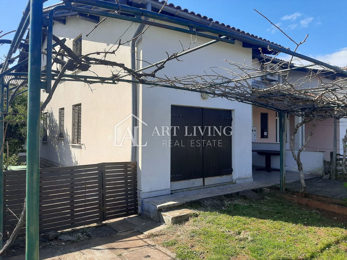 Istria, Umago, dintorni - casa bifamiliare in posizione tranquilla, a 300 m dal mare