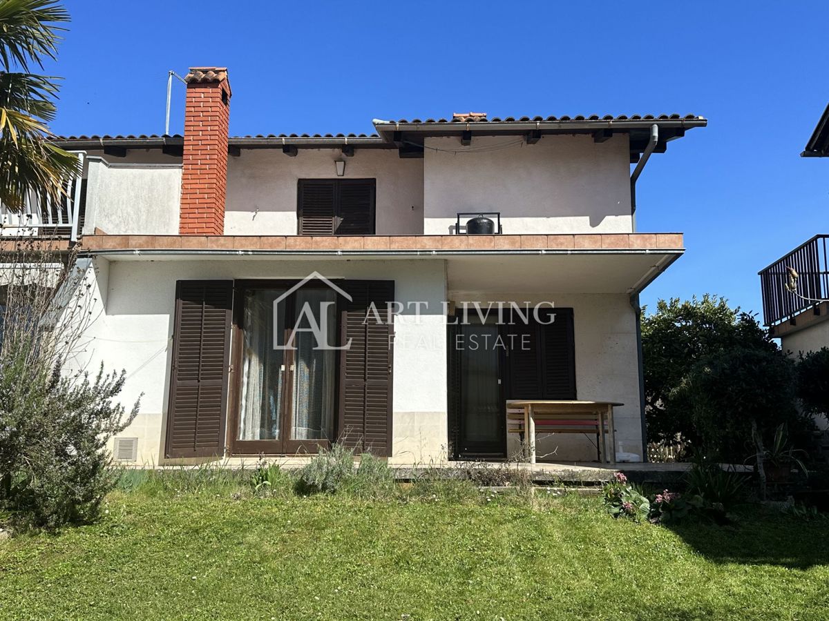 Istria, Umago, dintorni - casa bifamiliare in posizione tranquilla, a 300 m dal mare