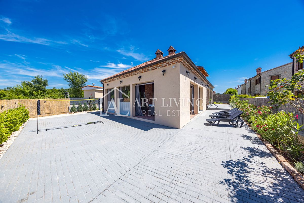 Istria, Svetvinčenat, dintorni – affascinante villa in stile istriano