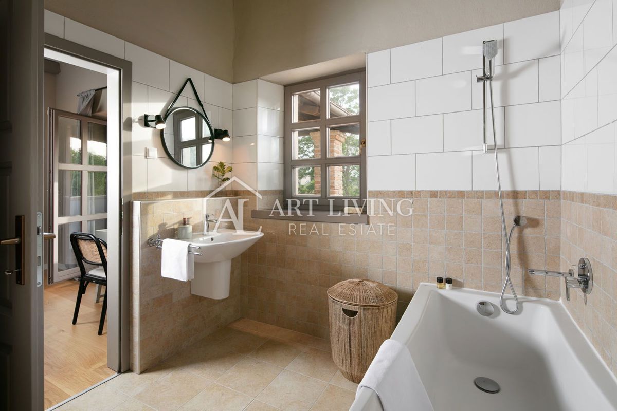 Dintorni di Parenzo, lussuosa villa in pietra in stile rustico con piscina