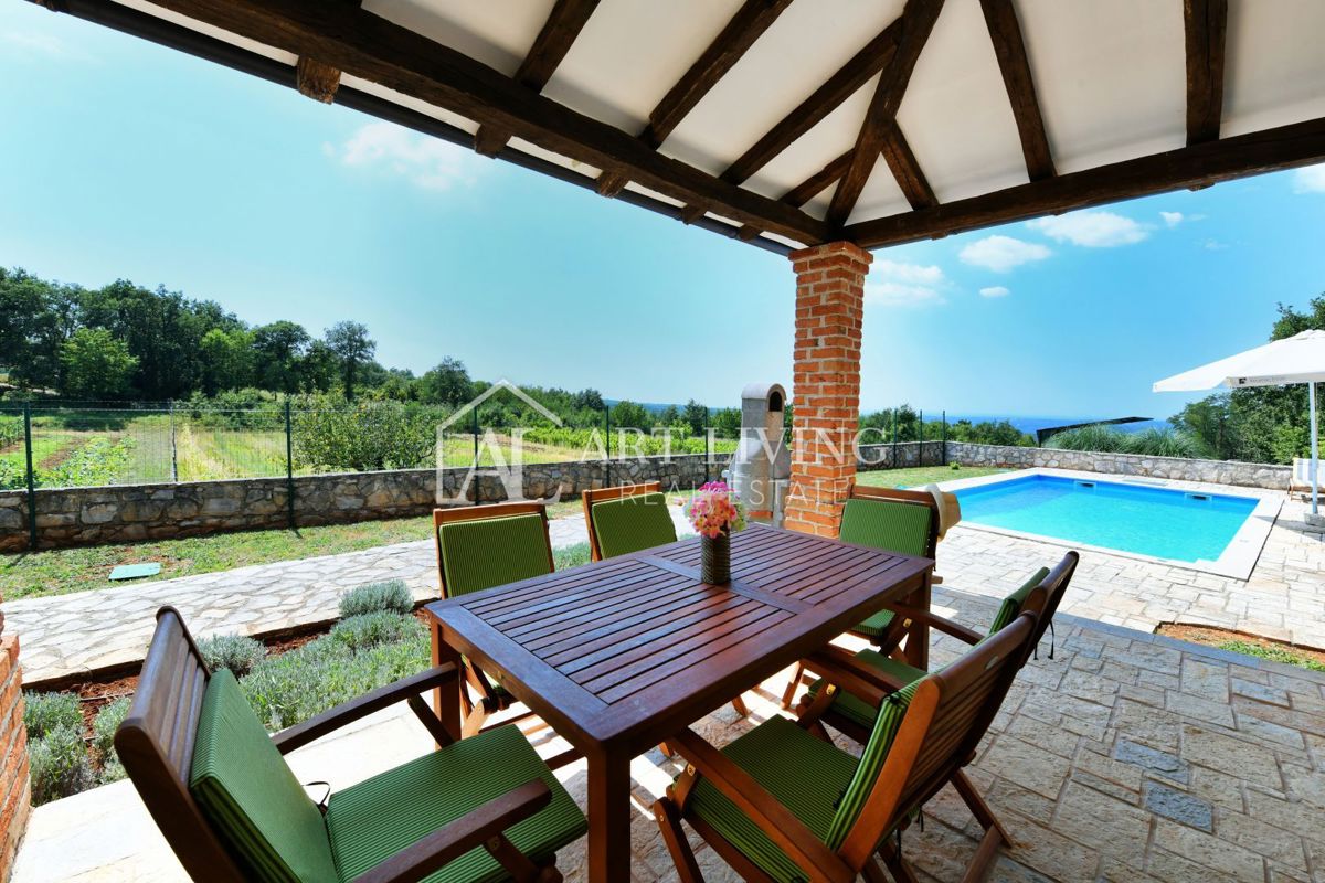 Parenzo, dintorni - villa rustica in pietra in una posizione tranquilla e bella