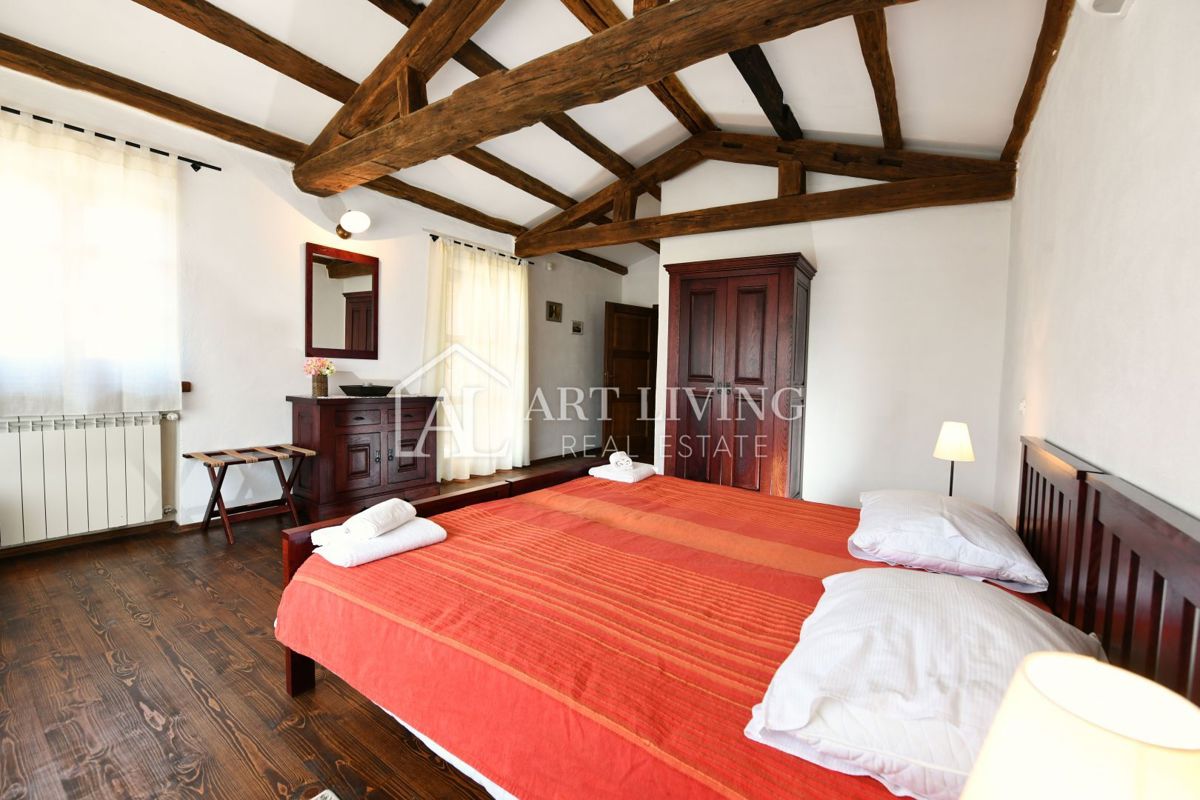 Parenzo, dintorni - villa rustica in pietra in una posizione tranquilla e bella