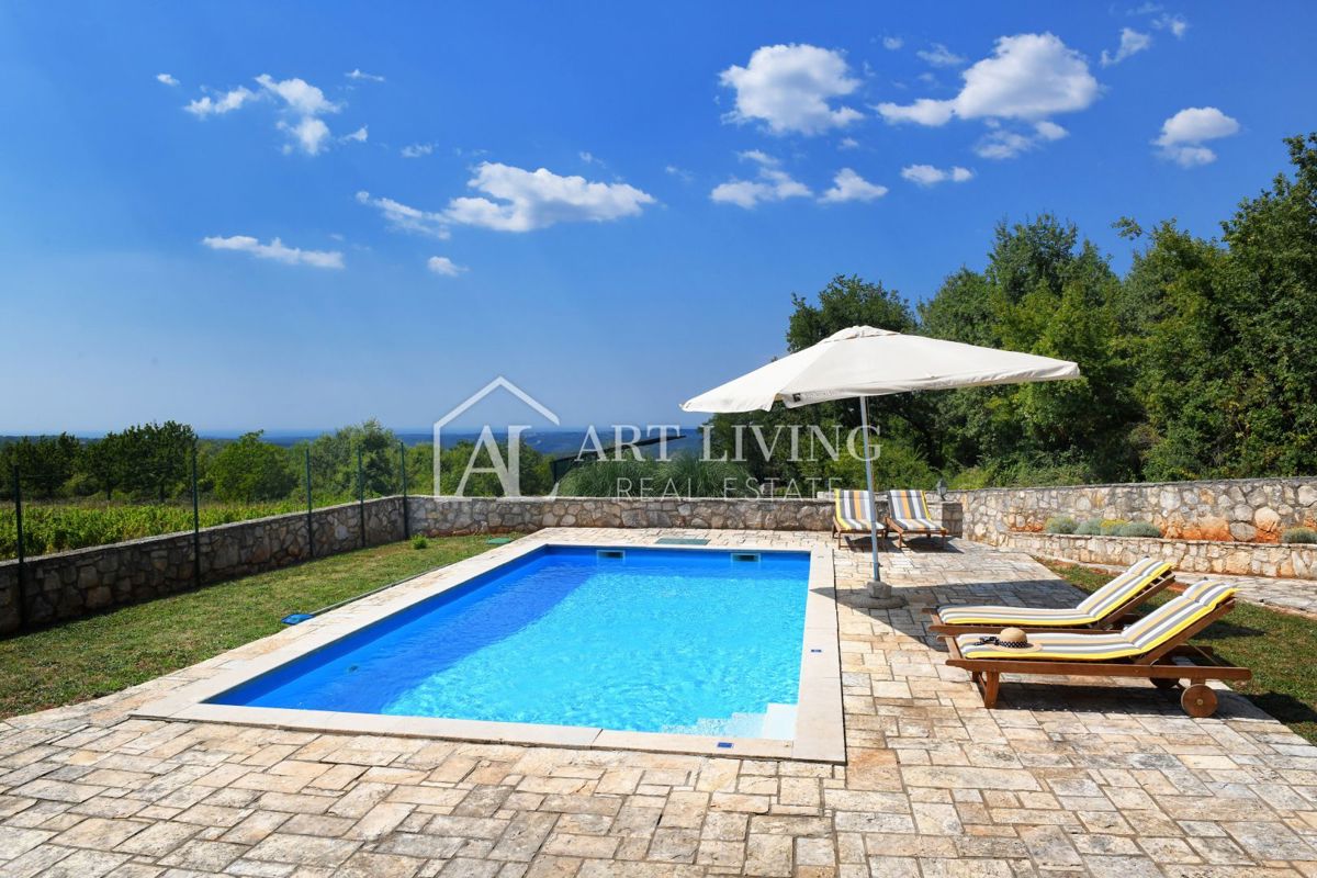 Parenzo, dintorni - villa rustica in pietra in una posizione tranquilla e bella