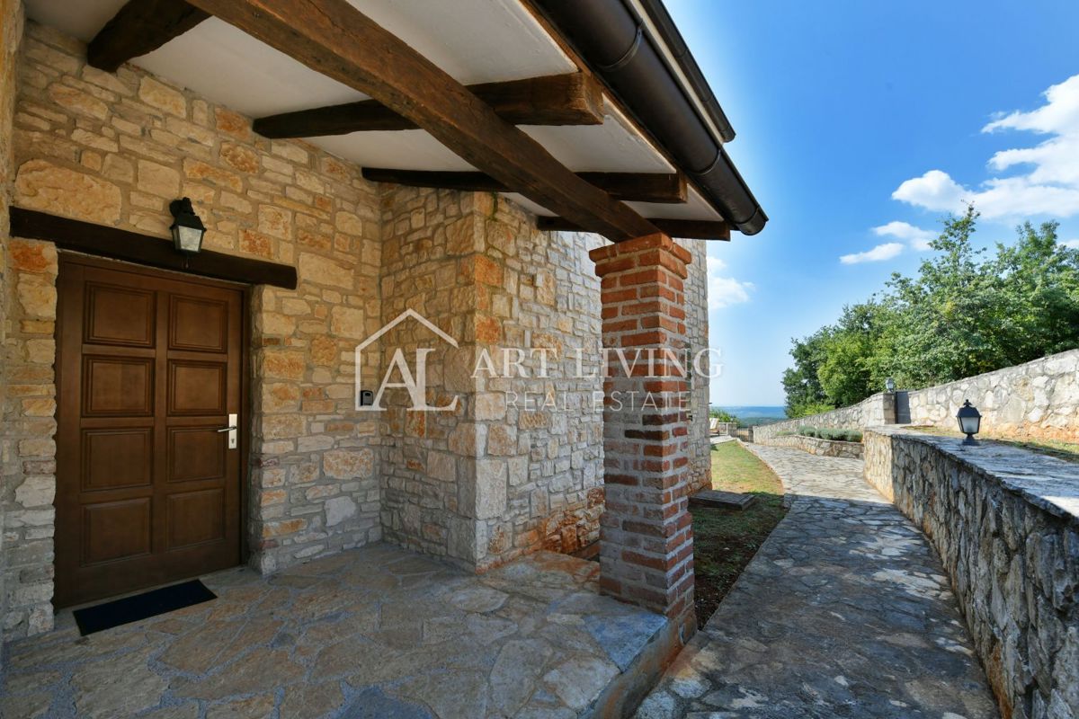 Parenzo, dintorni - villa rustica in pietra in una posizione tranquilla e bella