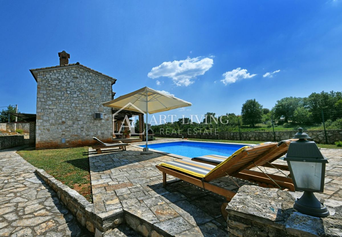 Parenzo, dintorni - villa rustica in pietra in una posizione tranquilla e bella