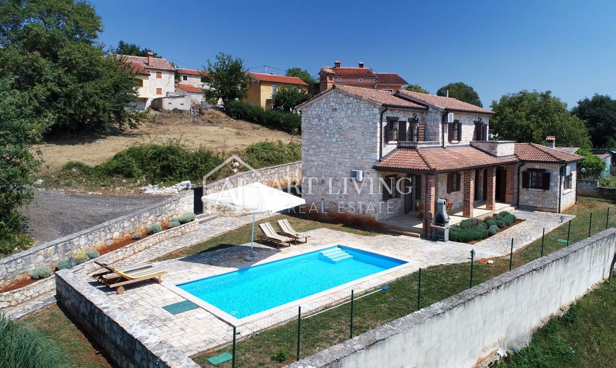 Parenzo, dintorni - villa rustica in pietra in una posizione tranquilla e bella