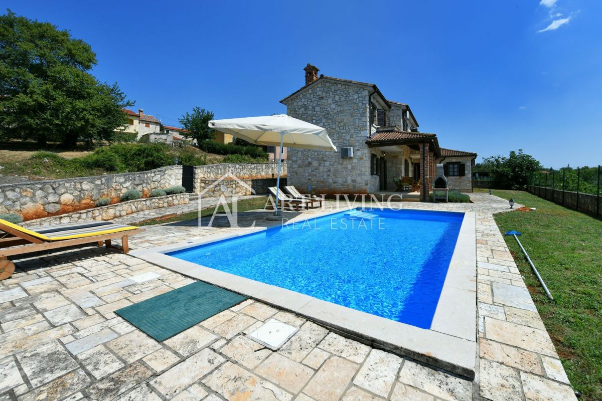 Parenzo, dintorni - villa rustica in pietra in una posizione tranquilla e bella