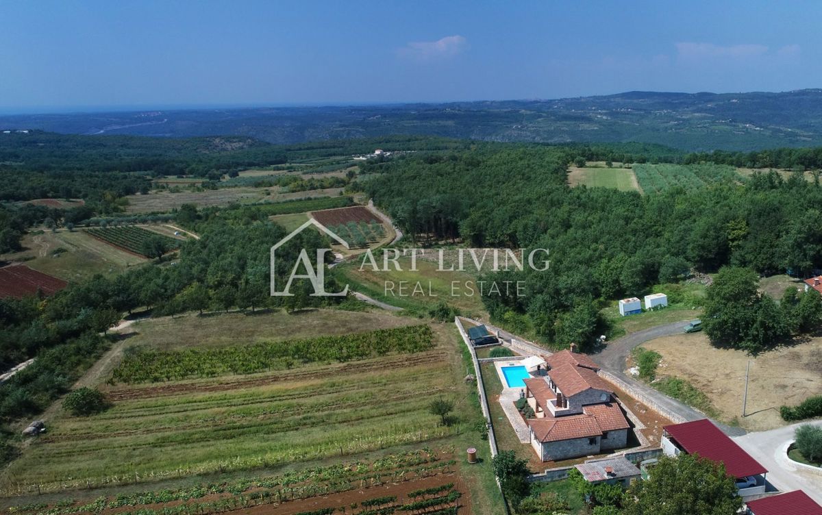 Parenzo, dintorni - villa rustica in pietra in una posizione tranquilla e bella