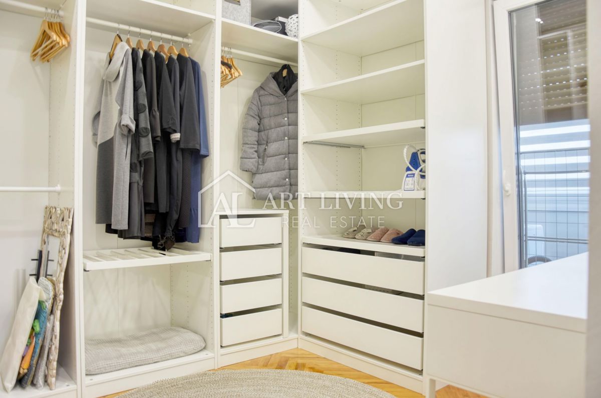 Parenzo, lussuoso appartamento con tre camere da letto, 100 m2, a 800 m dal mare