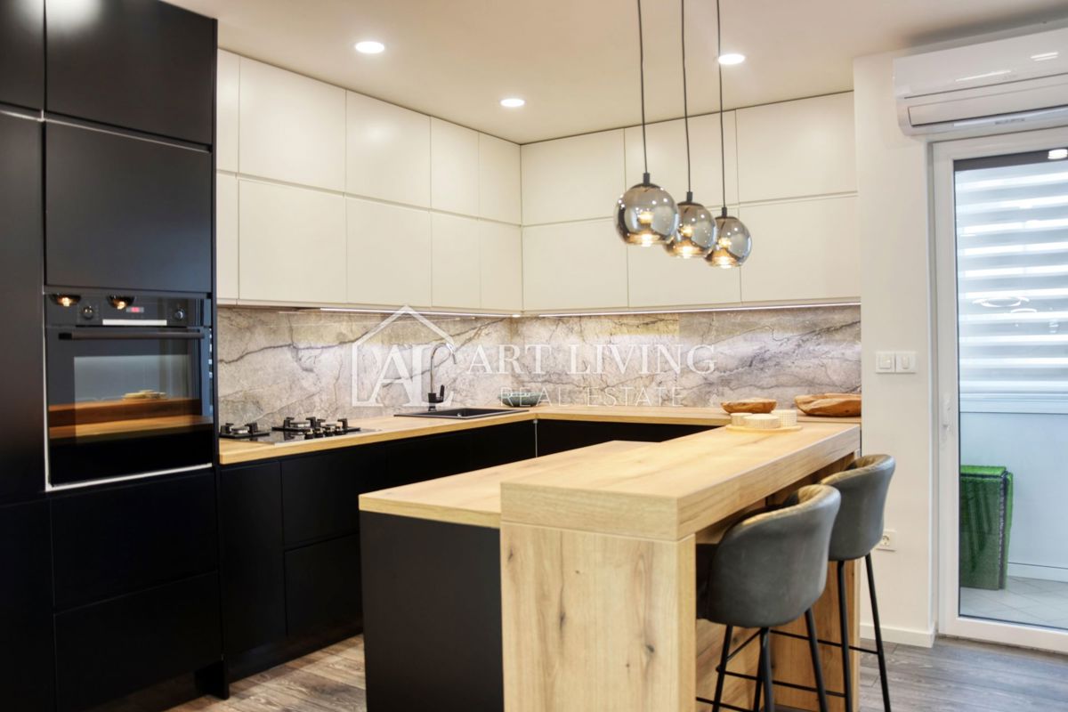 Parenzo, lussuoso appartamento con tre camere da letto, 100 m2, a 800 m dal mare