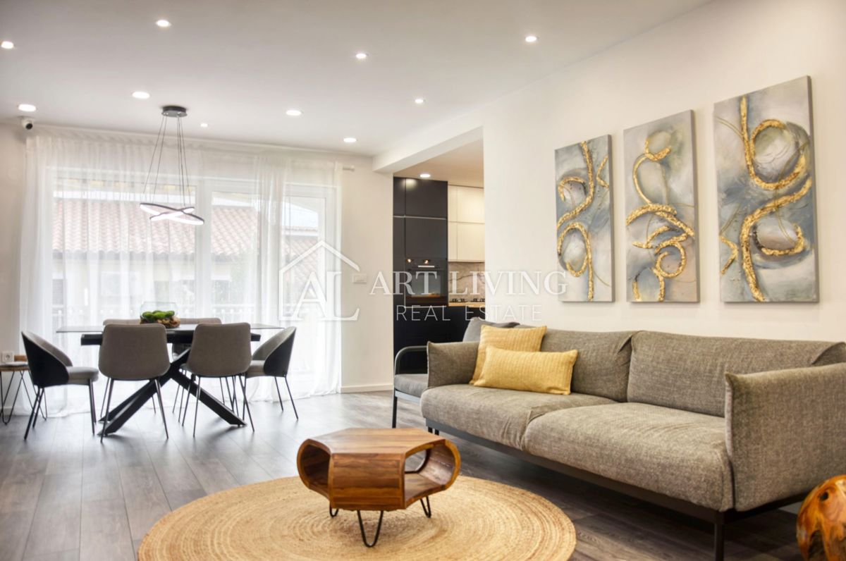 Parenzo, lussuoso appartamento con tre camere da letto, 100 m2, a 800 m dal mare