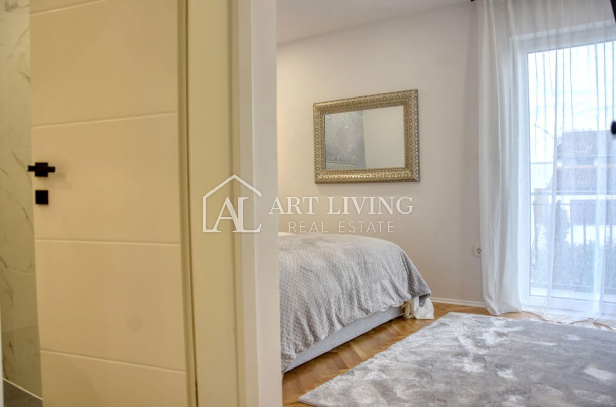 Parenzo, lussuoso appartamento con tre camere da letto, 100 m2, a 800 m dal mare