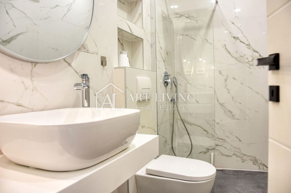 Parenzo, lussuoso appartamento con tre camere da letto, 100 m2, a 800 m dal mare