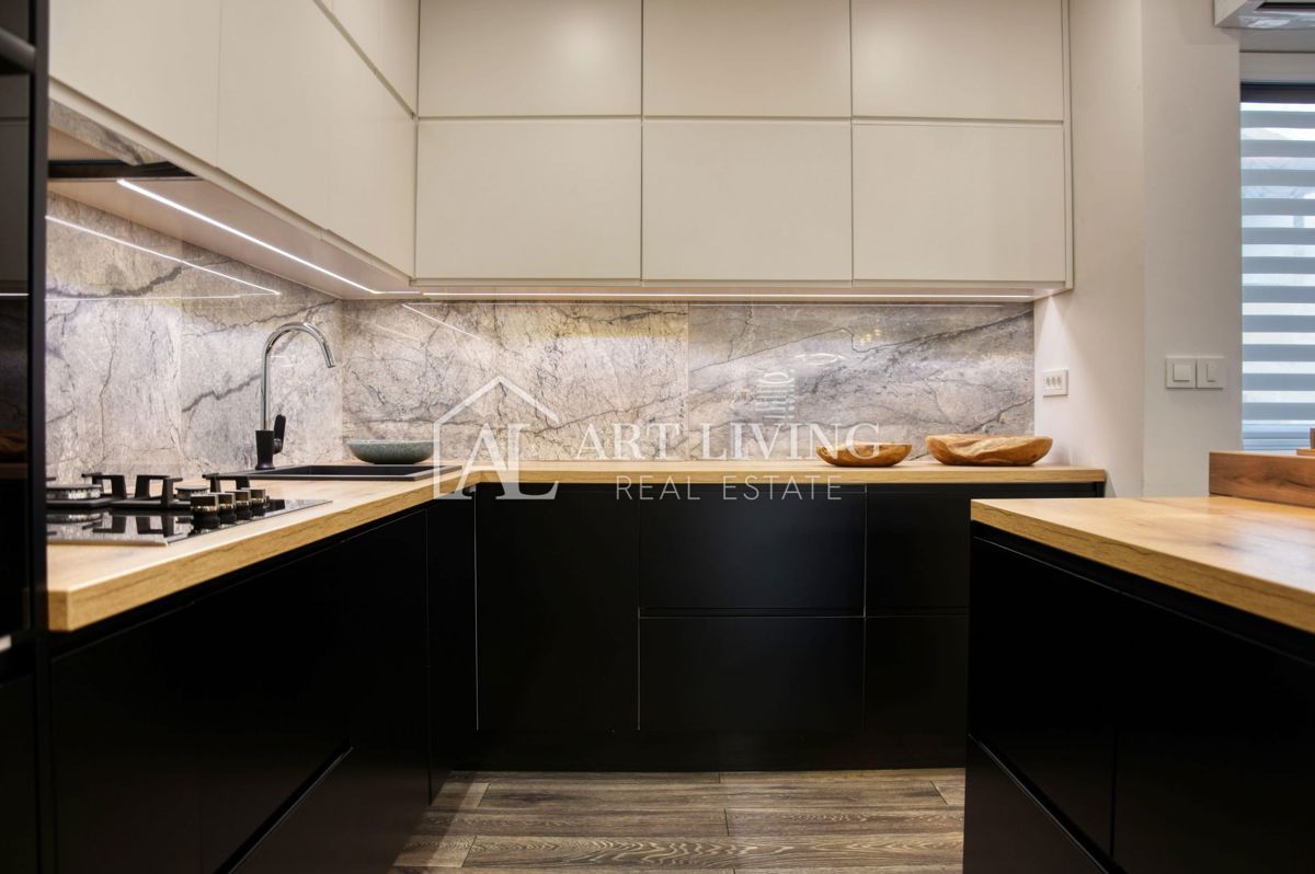 Parenzo, lussuoso appartamento con tre camere da letto, 100 m2, a 800 m dal mare