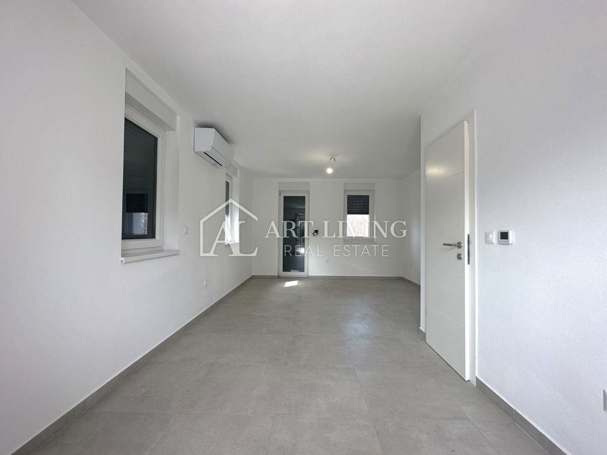 Parenzo,dintorni - appartamento su due piani con due camere da letto e giardino di 135 m2